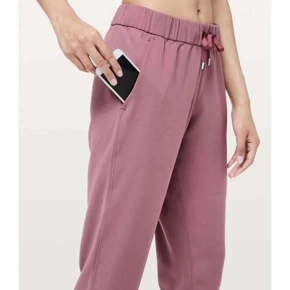 Lululemon On The Fly Jogger Misty Merlot‎ Size 8 - Picture 4 of 12